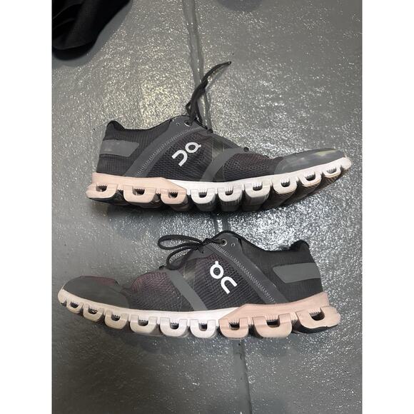 On Cloud Cloudflow Red Burgundy Pink Grey Running Shoes size women’s 8 - Picture 3 of 6